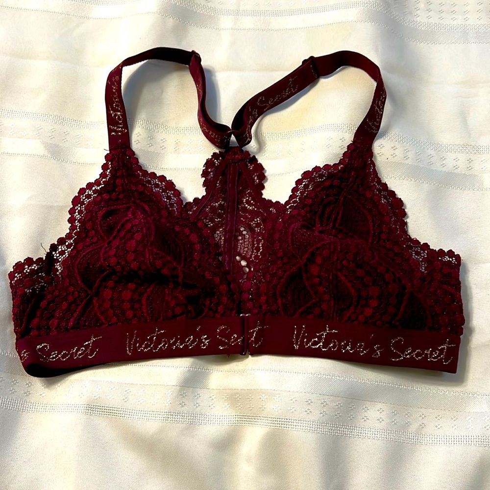 Victoria’s Secret burgundy lace bralette front closure small